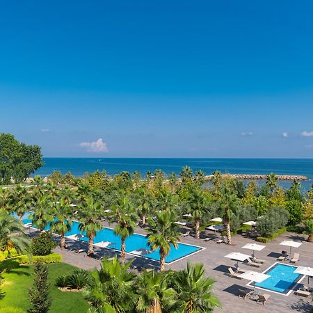 Ramada Plaza Hotel & Spa Trabzon Esterno foto The resort's swimming pools