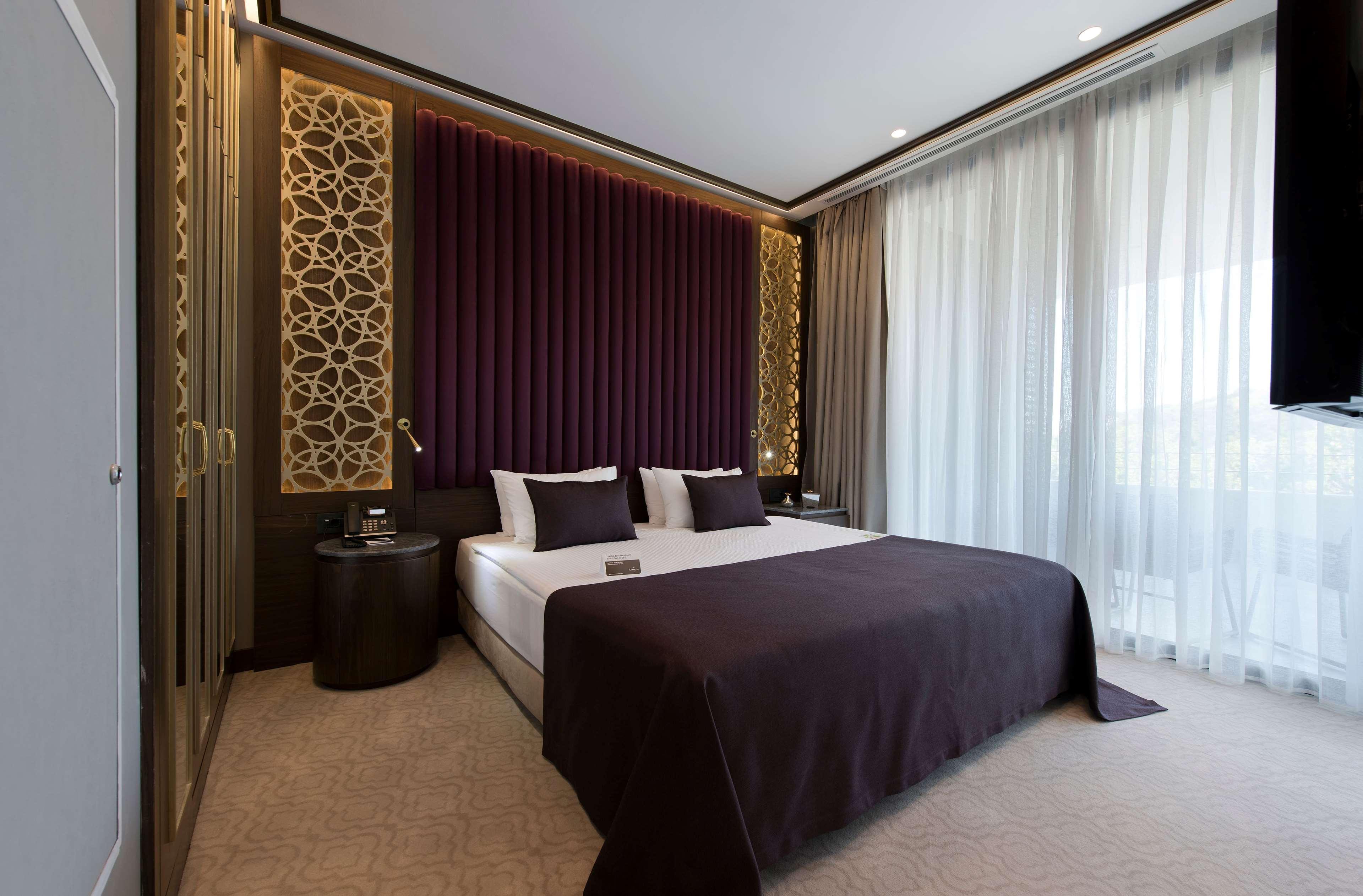 Ramada Plaza Hotel & Spa Trabzon Esterno foto A bedroom in the hotel
